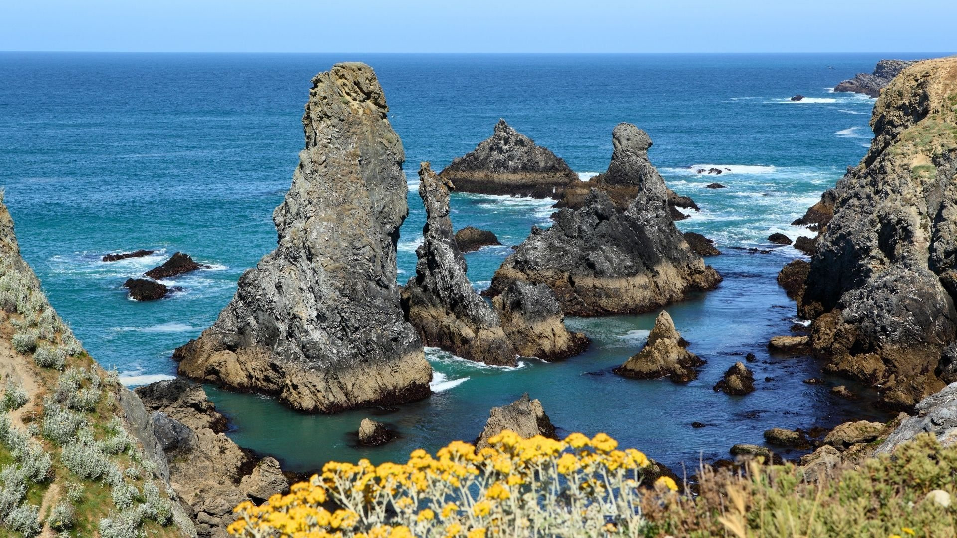 blog article aiguilles de port coton in summer belle-ile-en-mer
