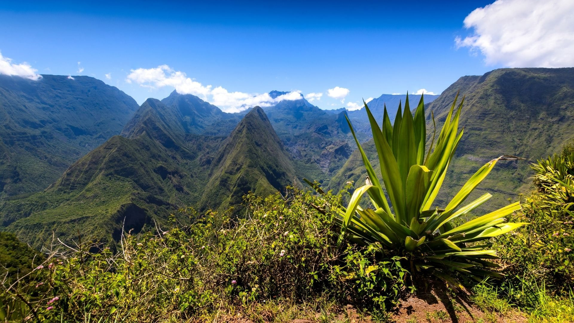 Mafate cirque on Reunion island: when to go
