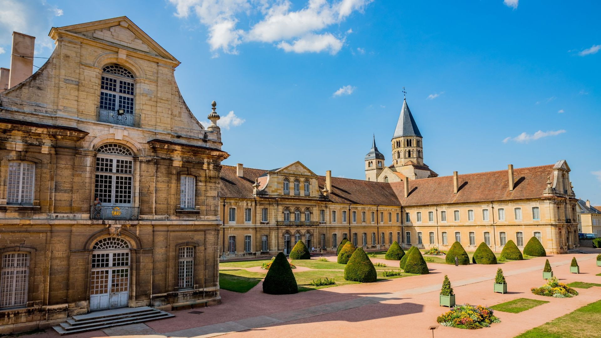 Bâtiments et clocher de l'abbaye de Cluny - Bourgogne - France