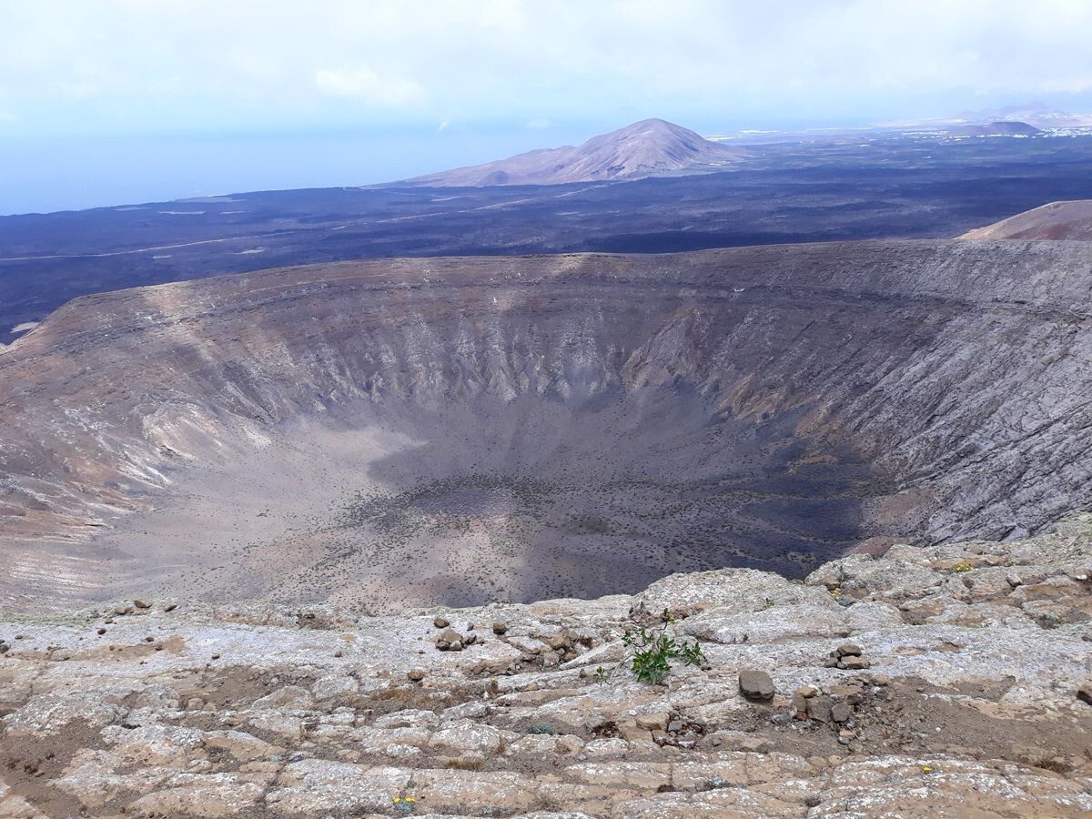 The crater of Caldera Blanca