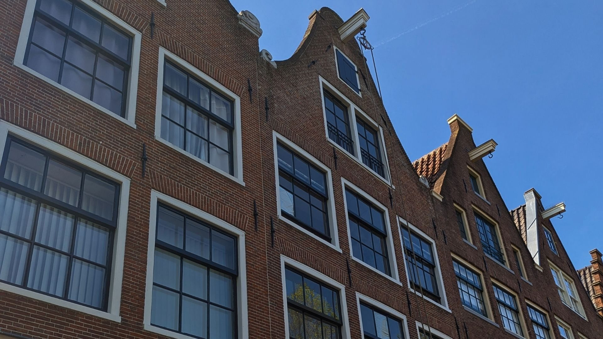 Hooks at the top of Amsterdam houses article Elodie