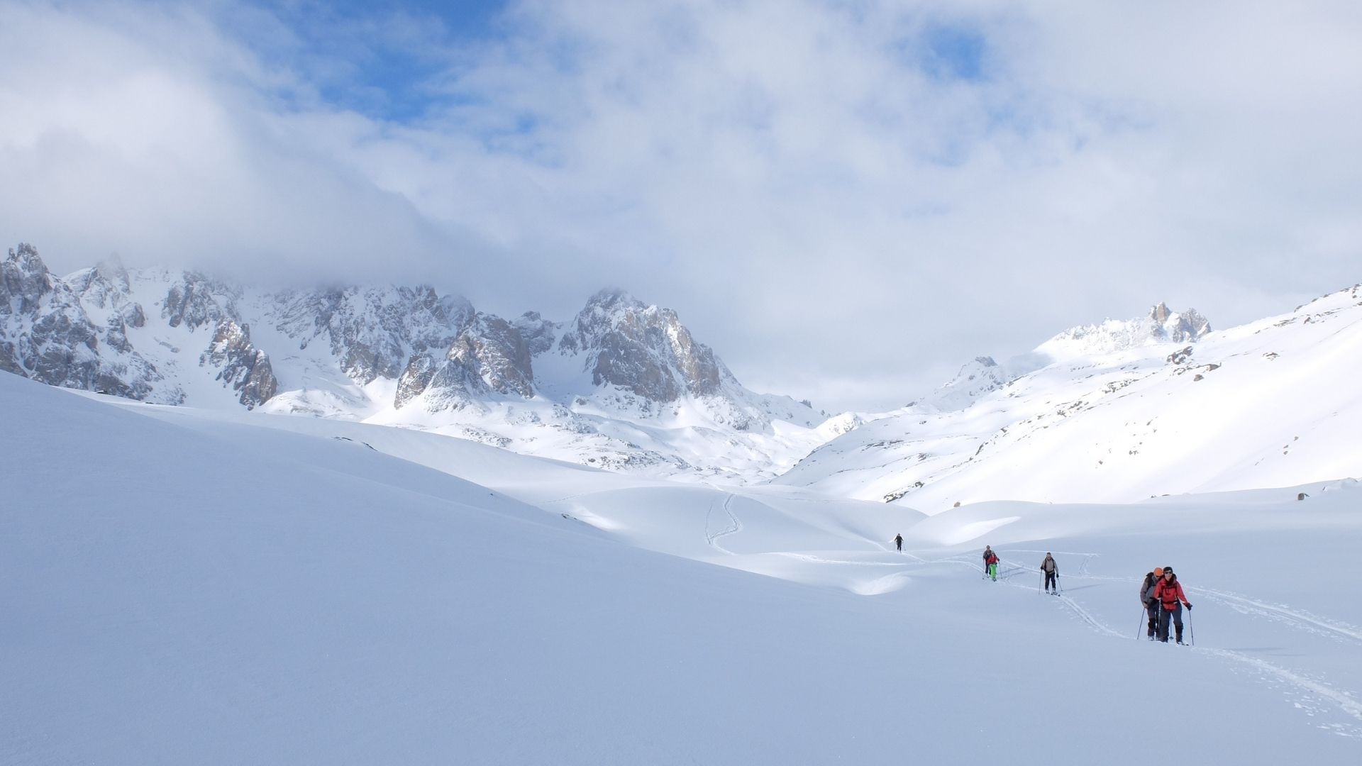 Groupe en ski de fond dans la Clarée - Hautes-Alpes