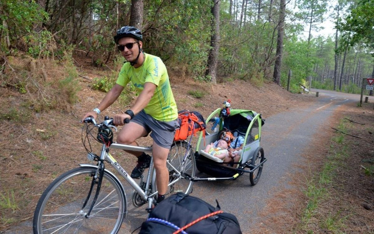 Bicycle trailer on the way to Maubuisson