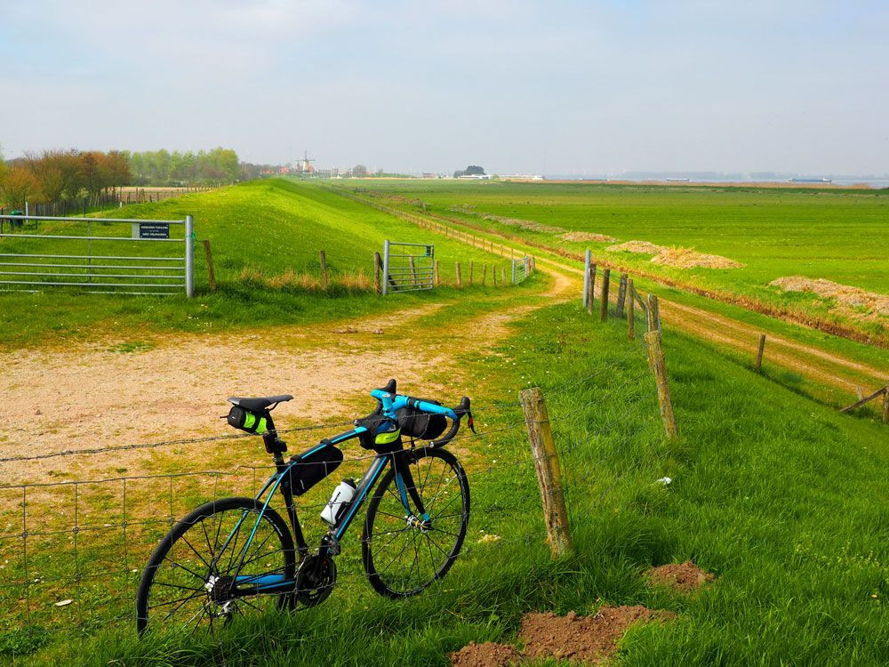 © David Praire Cycling in the countryside around Willemstad © David Praire