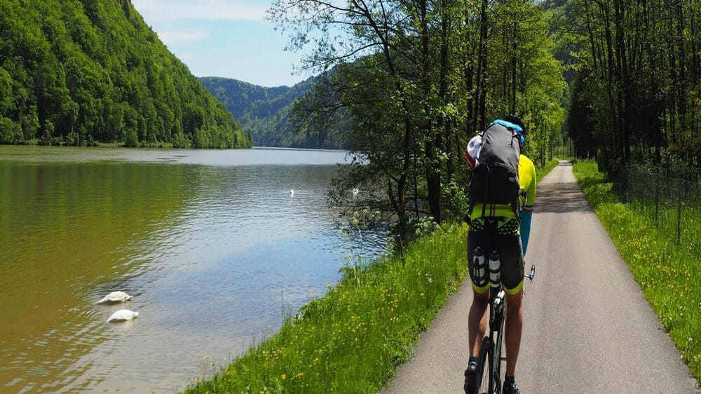 Cycliste sur la véloroute du Danube - Autriche