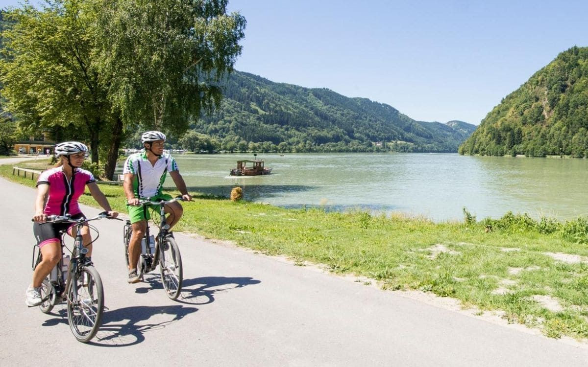 Cyclists on the bike path along the Danube - Germany