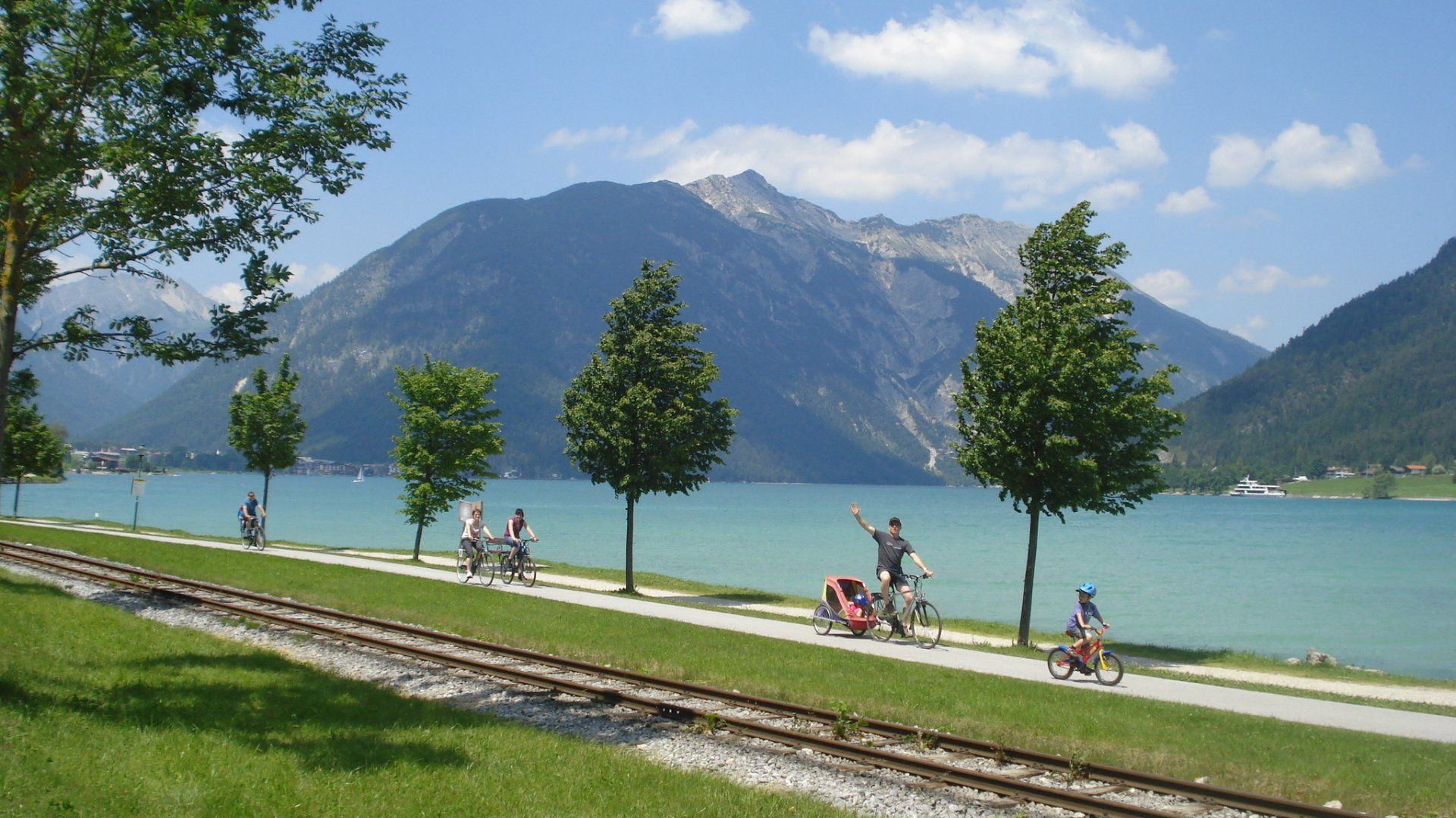 Cyclists along a turquoise lakeshore - Salzkammergut - Austria