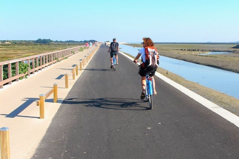Cyclists on the Jacobsen jetty in Noirmoutier