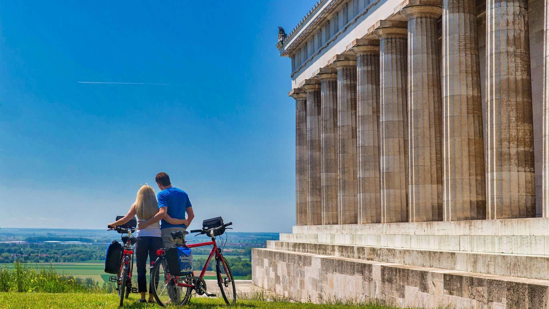 Cyclists before the Walhalla temple - Danube - Germany