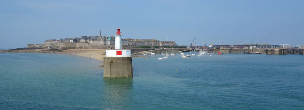 Departure from Saint-Malo © François Ribard