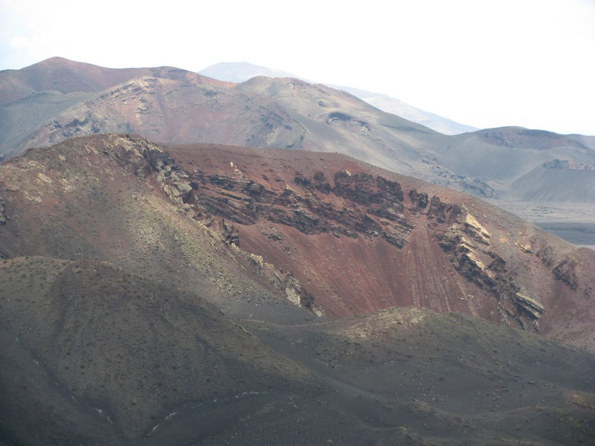 From the summit, we can see the more recent volcanoes responsible for the lava flow of 1730-1736