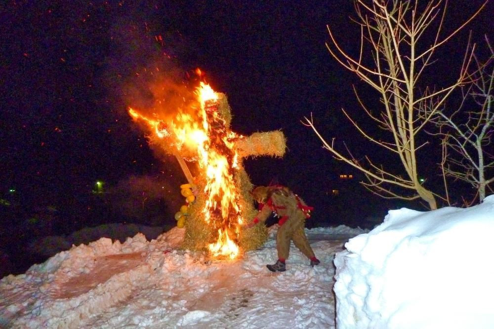 Burning of the witch on Alemannic carnival evening © Raymond Chabanier
