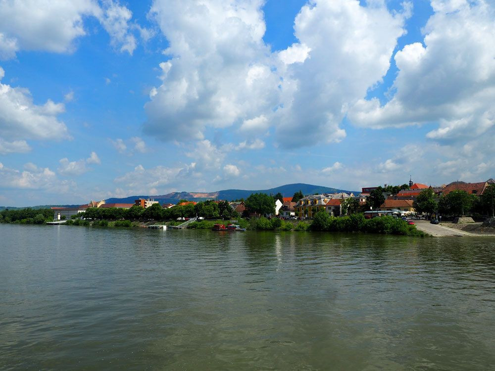 On the Danube, towards Budapest