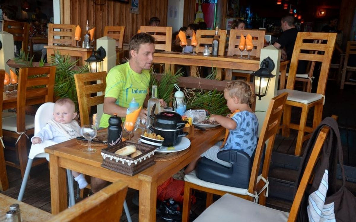 Family restaurant stop in Lacanau