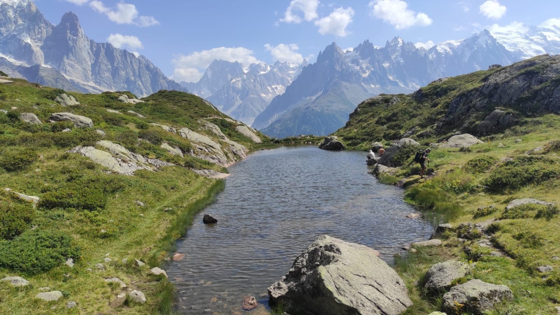 fralp1050-tour-du-mont-blanc-12-days-lake