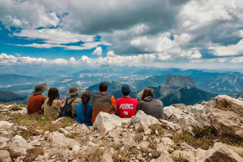 Walkers looking towards Mont Aiguille - Hauts-Plateaux du Vercors