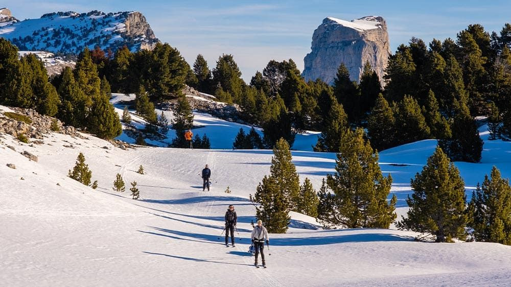 Ski de randonnée nordique face au mont Aiguille - Vercors - France