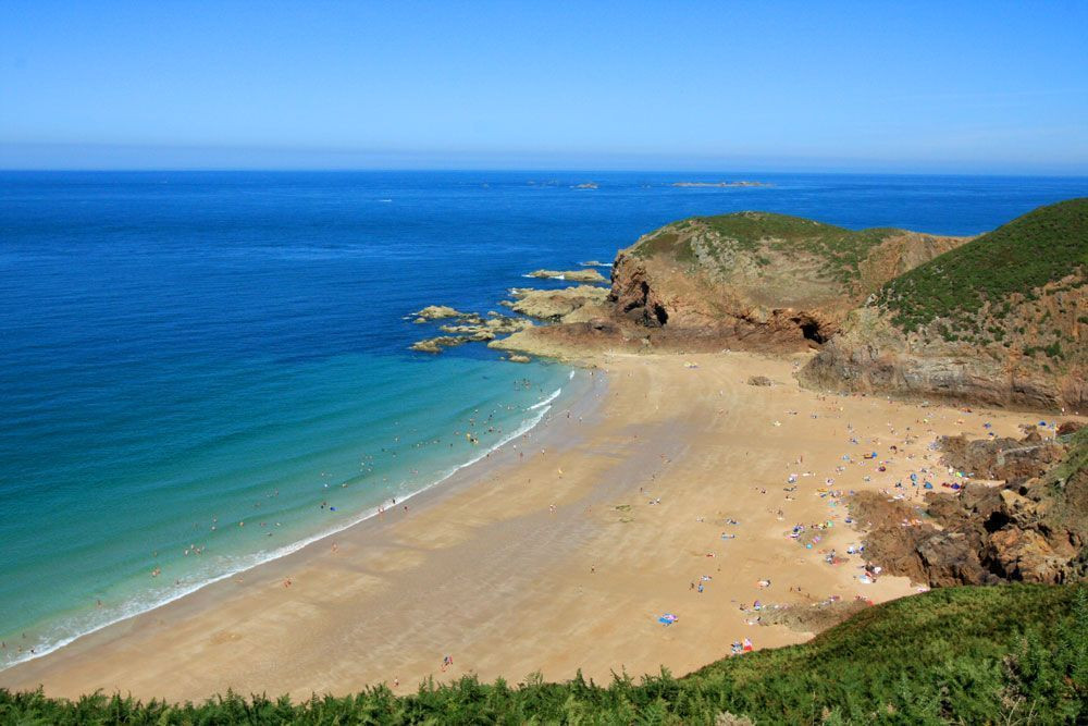 La Grève de Lecq beach on the island of Jersey © François Ribard