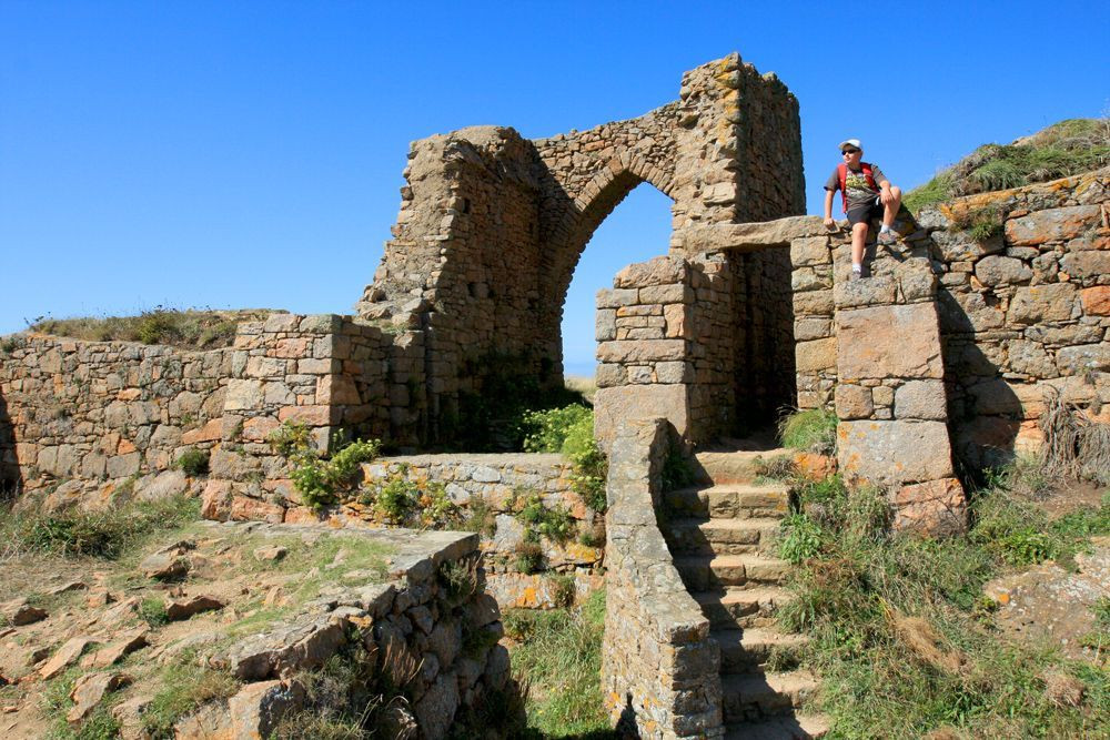 Grosnez Castle on the island of Jersey © François Ribard