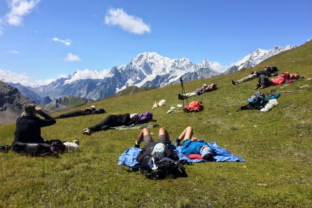 © Laurent Comte The group taking a break with a magnificent view on the Giants' Circuit © Laurent Comte