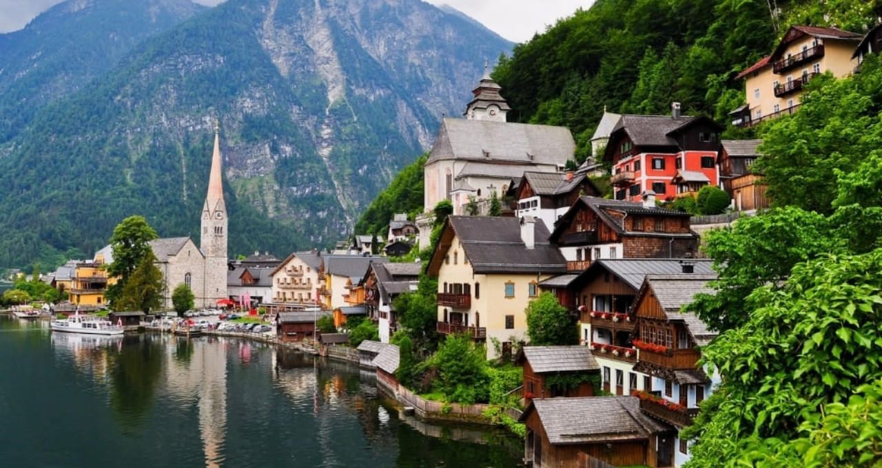 Lakeside village of Hallstatt - Salzkammergut - Austria