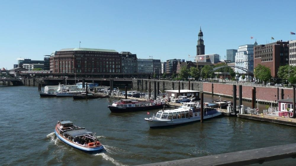 Hamburg harbour and boats on the Elbe - Hamburg - Germany