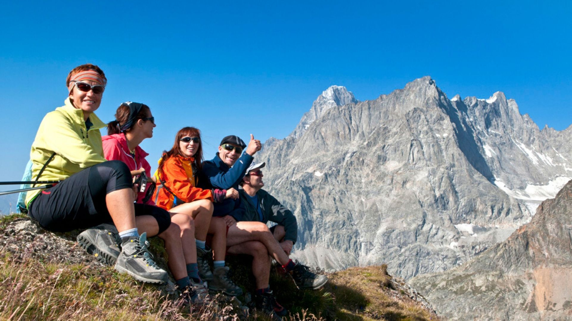 randonneurs_sur_le_tour_du_mont-blanc_2.jpg