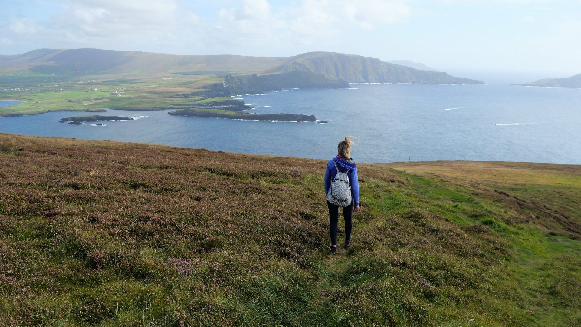 Hiking trail on Ring of Kerry - Ireland