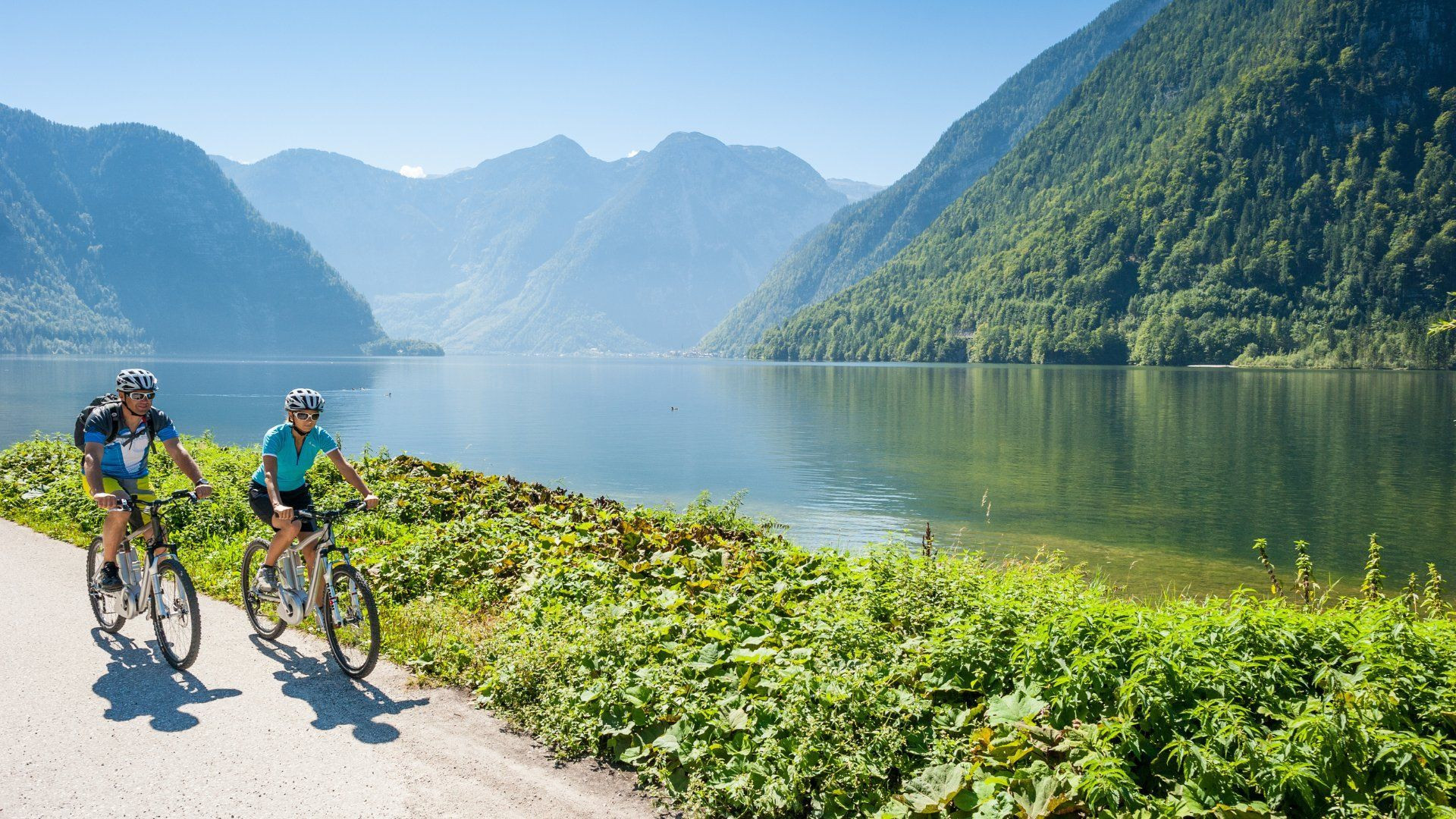 Cyclists along Salzkammergut lake - Austria