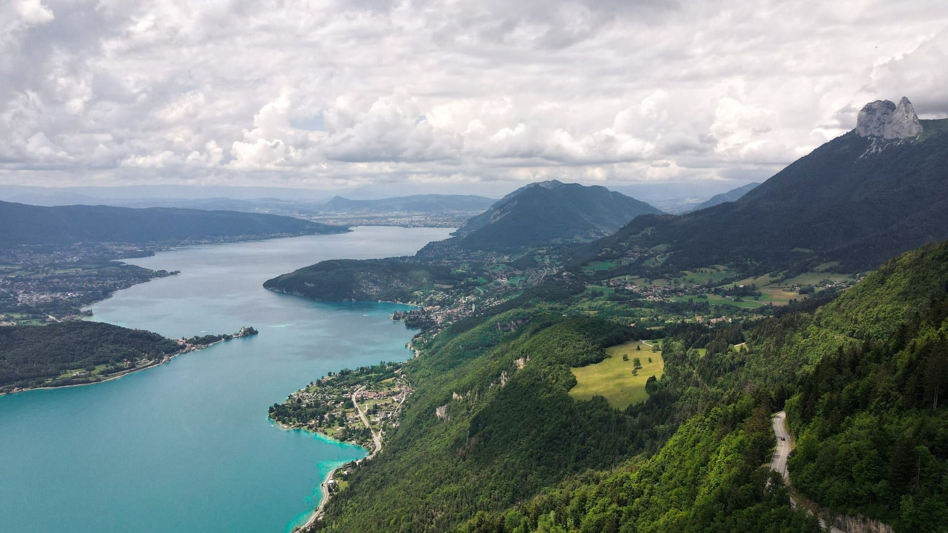 Lac d'Annecy vu d'en haut - Alpes - France