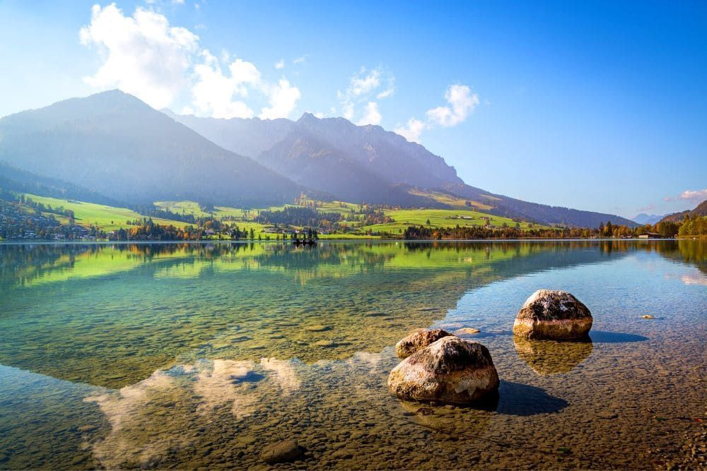 © Adobe Stock Walchsee Lake in Austria © AdobeStock