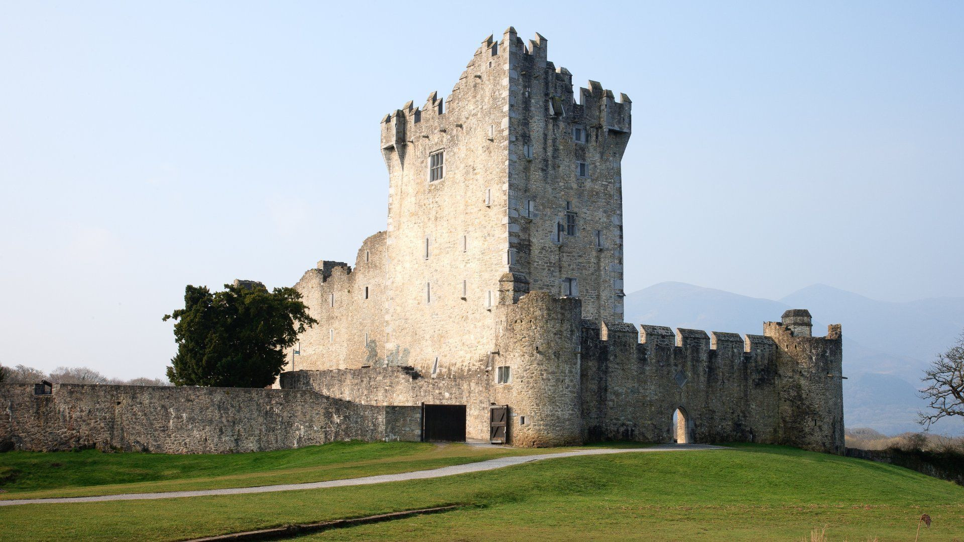 Ross Castle - Ring of Kerry - Killarney - Ireland