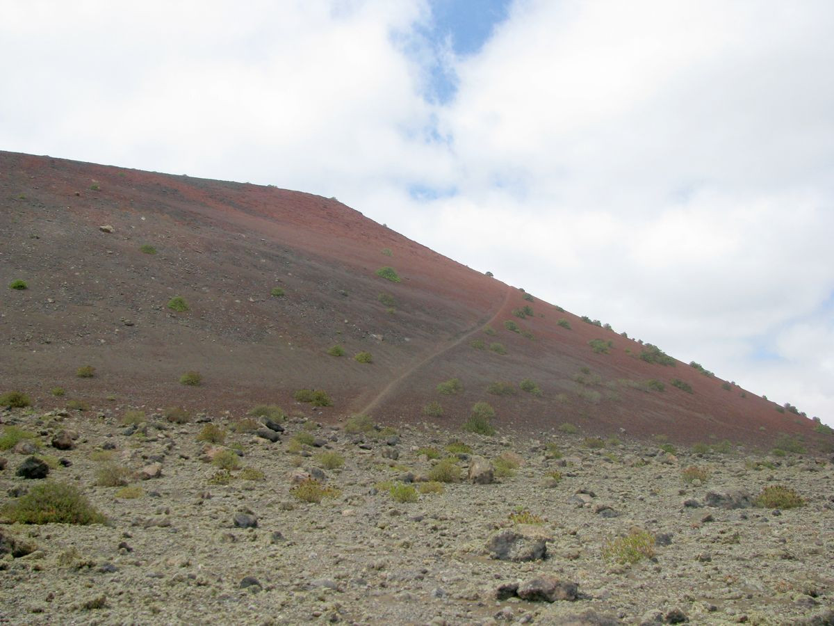 The path to Caldera Colorada