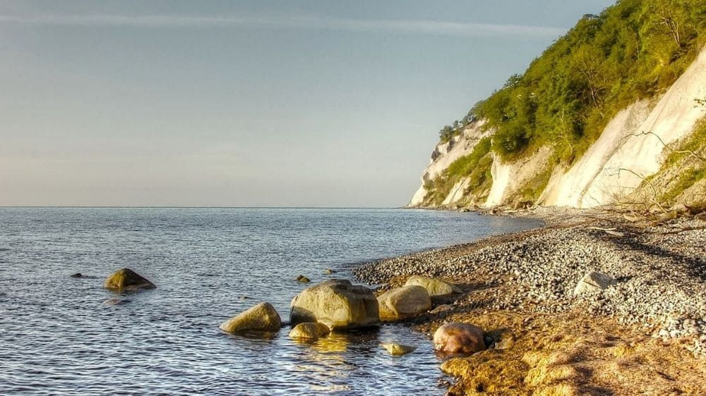© Kordula Vahle, Pixabay Chalk cliffs and pebble beach of Møn island - Denmark