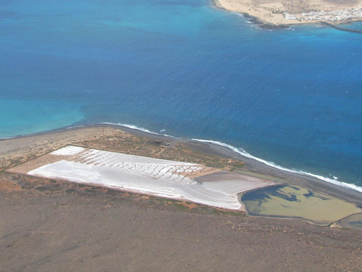 The salt pans below the cliffs