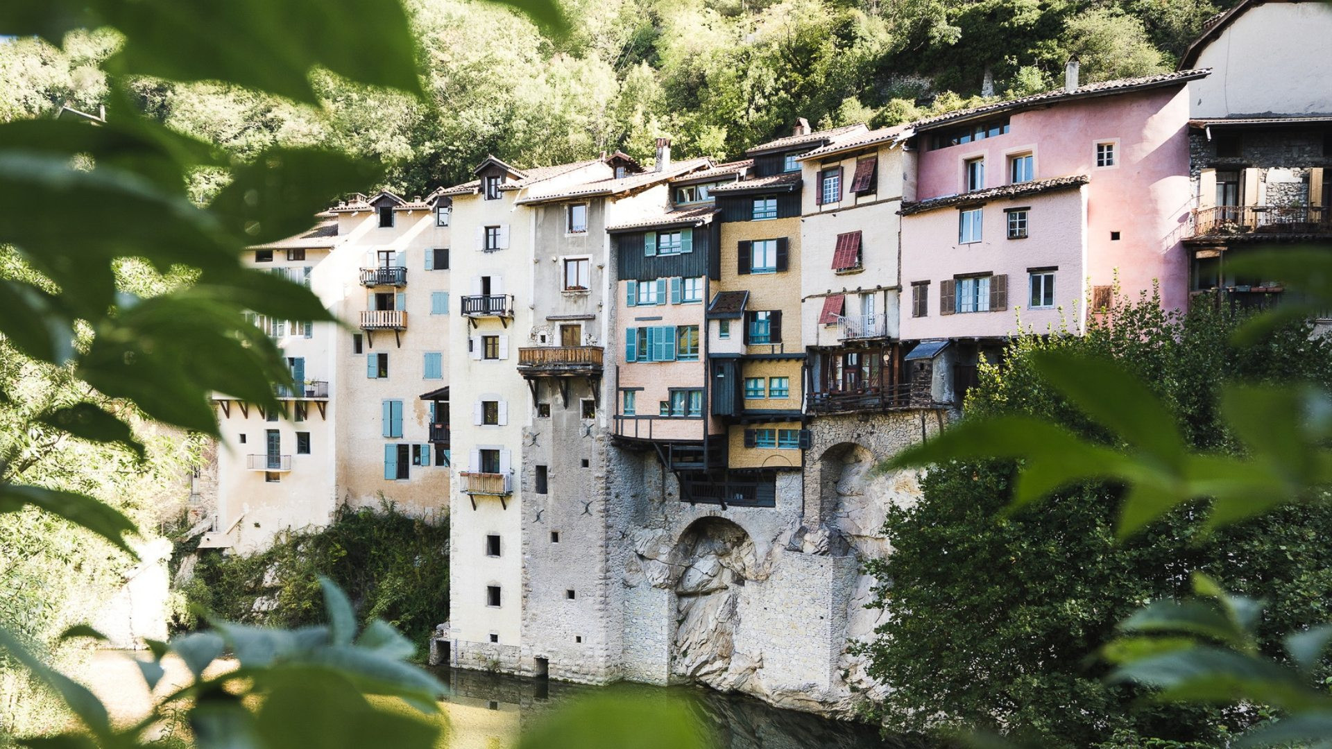 Houses hanging above the Bourne - Pont-en-Royans - Vercors