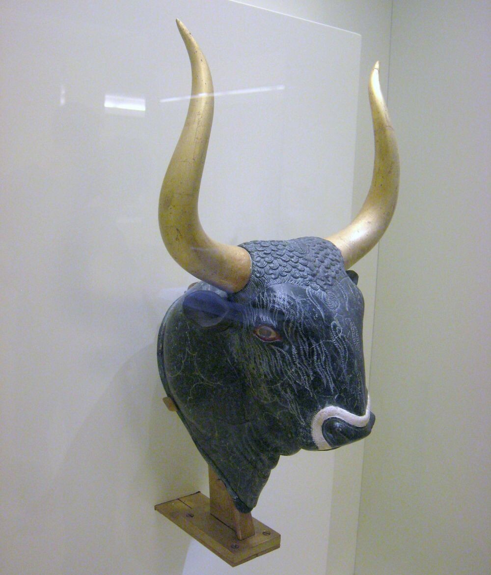 Heraklion Museum: Rhyton, or libation vessel, in the form of a bull's head
