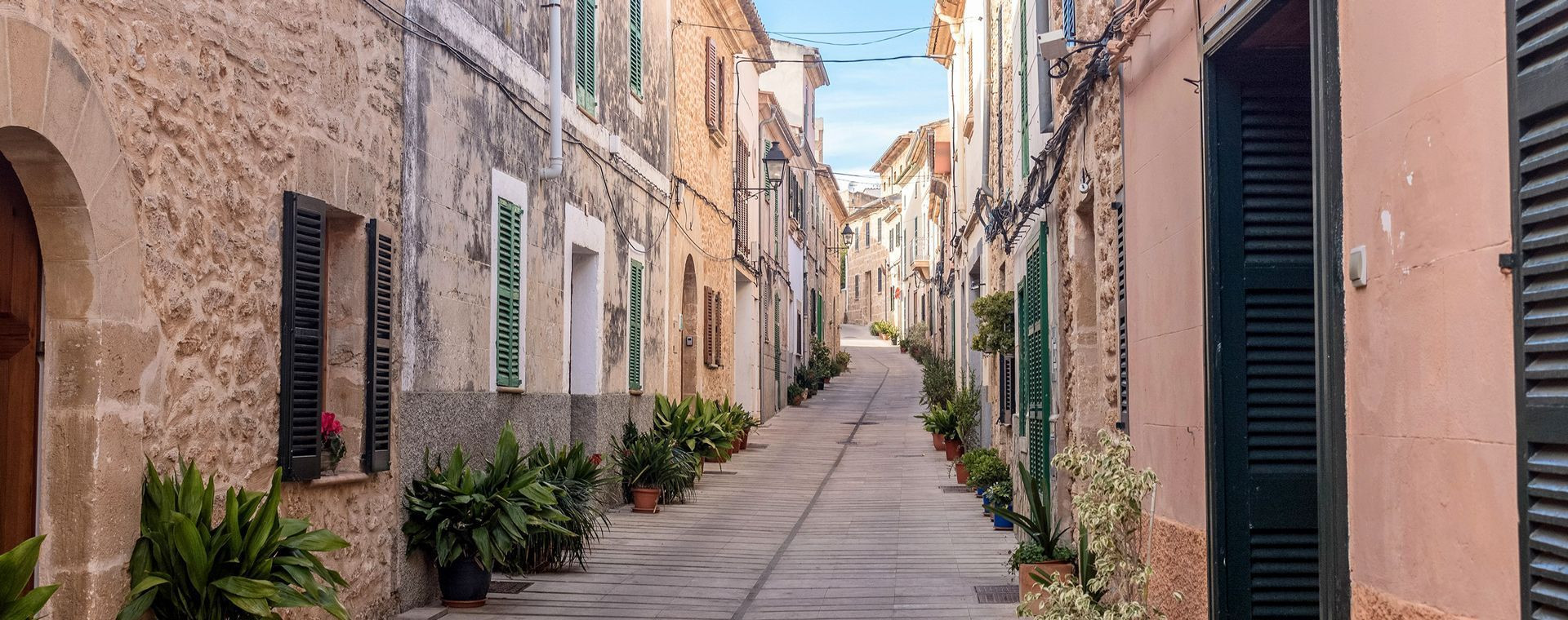 Alley in Alcúdia - Mallorca - Spain