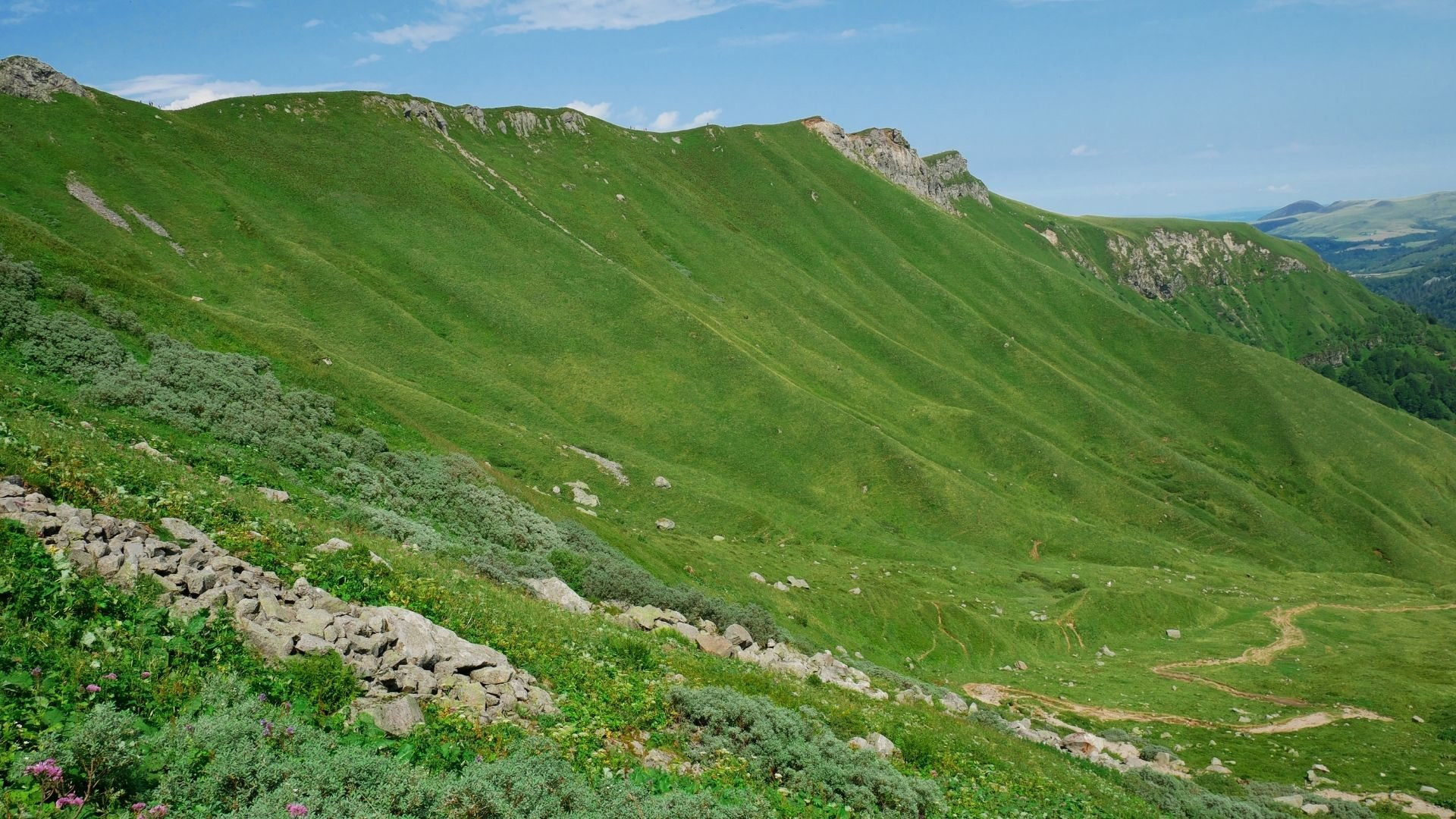 Auvergne volcanic natural park blog article