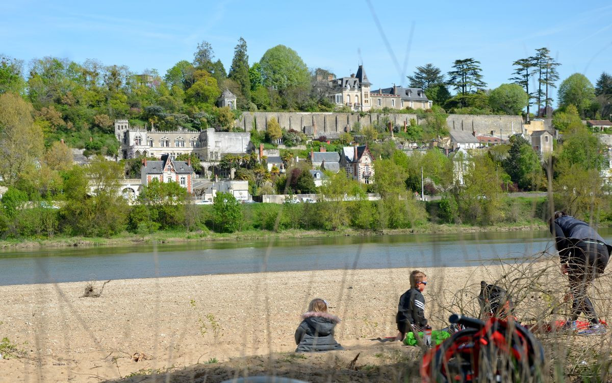 © Raphaëlle Mollard Pique-nique sur la plage de l'île de la Métairie entre-Amboise et Tours