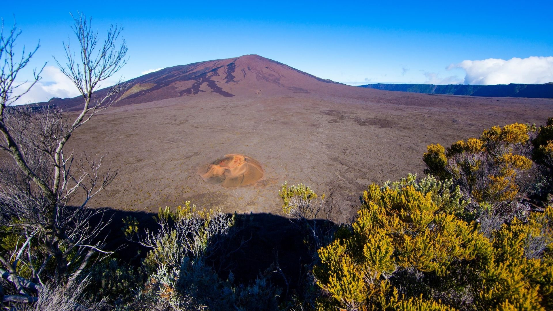 Piton de la Fournaise, Reunion island: when to go