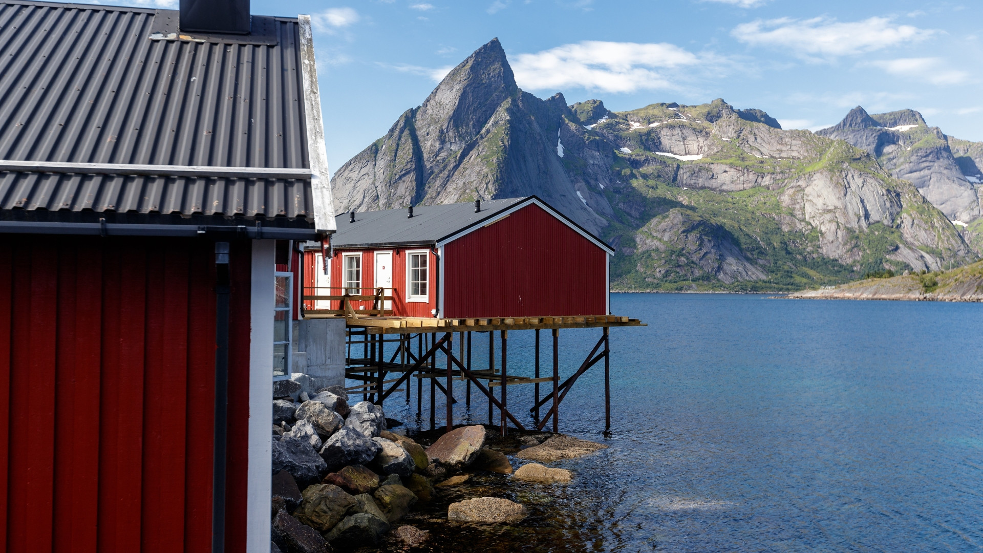 Red rorbu cabin in Reine - Lofoten Islands - Norway