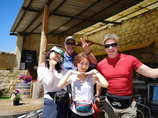 Meeting tourists on the Camino Francés