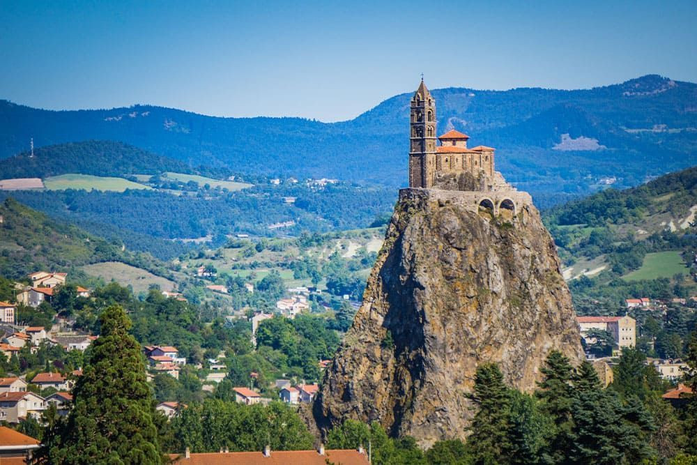 © Pernelle Voyage / Adobe Stock Rock and abbey of Saint-Michel d'Aiguilhe ©AdobeStock - Pernelle voyage