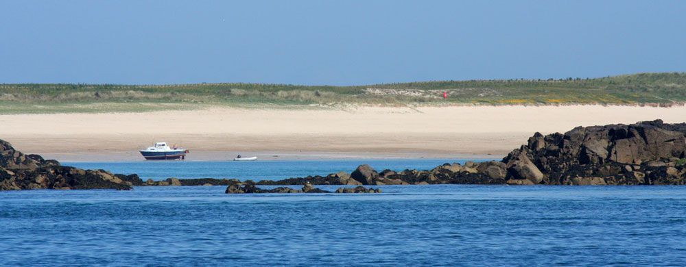 Shell Beach, sheltered behind reefs that make navigation difficult © François Ribard