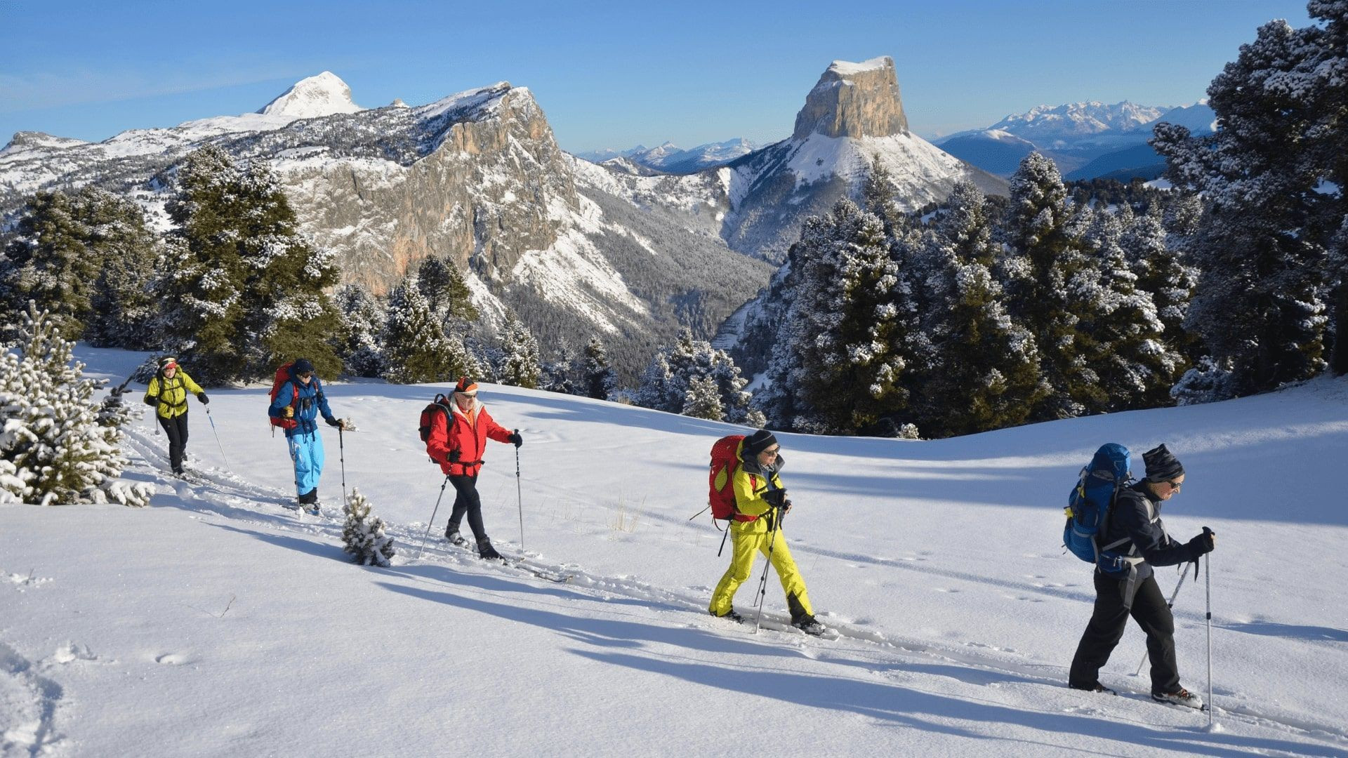 Ski de randonnée face au Mont Aiguille - Vercors - Alpes, France