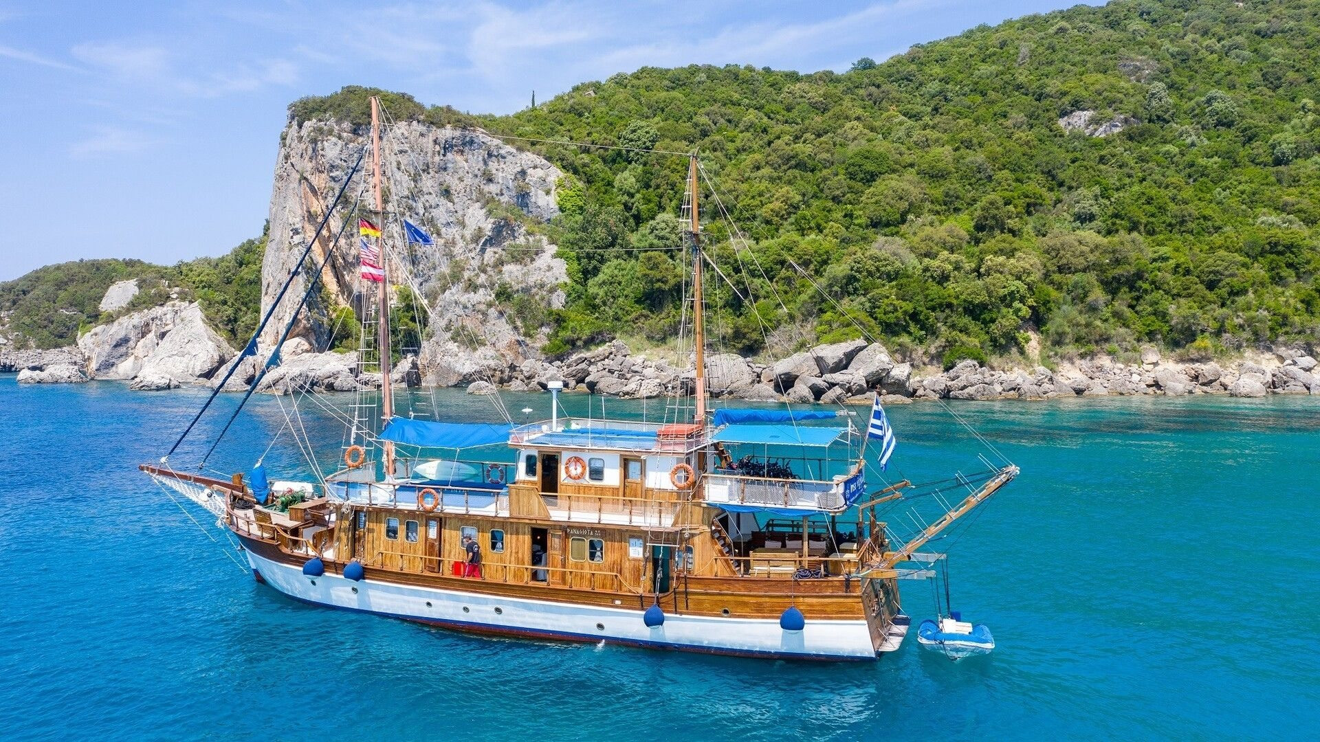 Slow travel by bike and boat in Greece