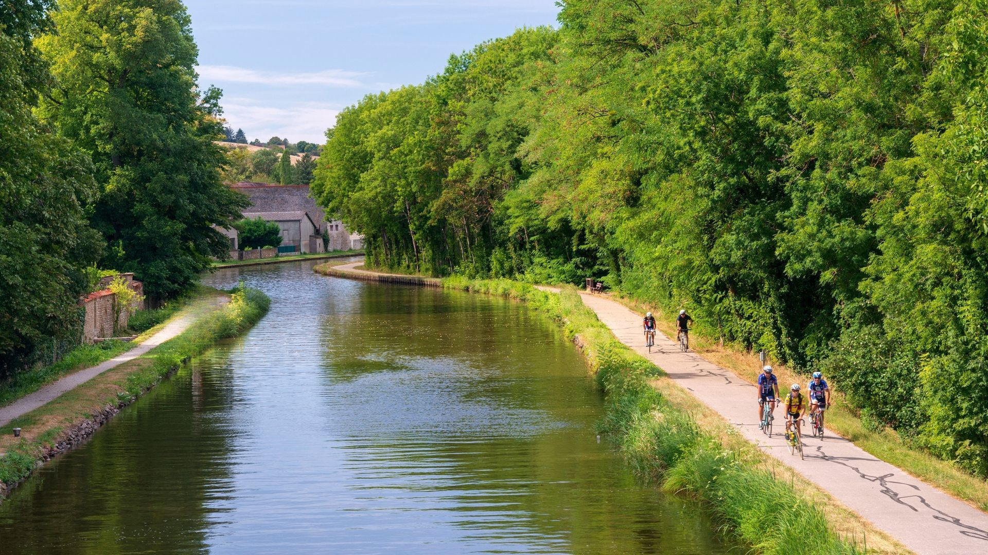 Cyclists on the towpath along the canal - Southern Burgundy - France
