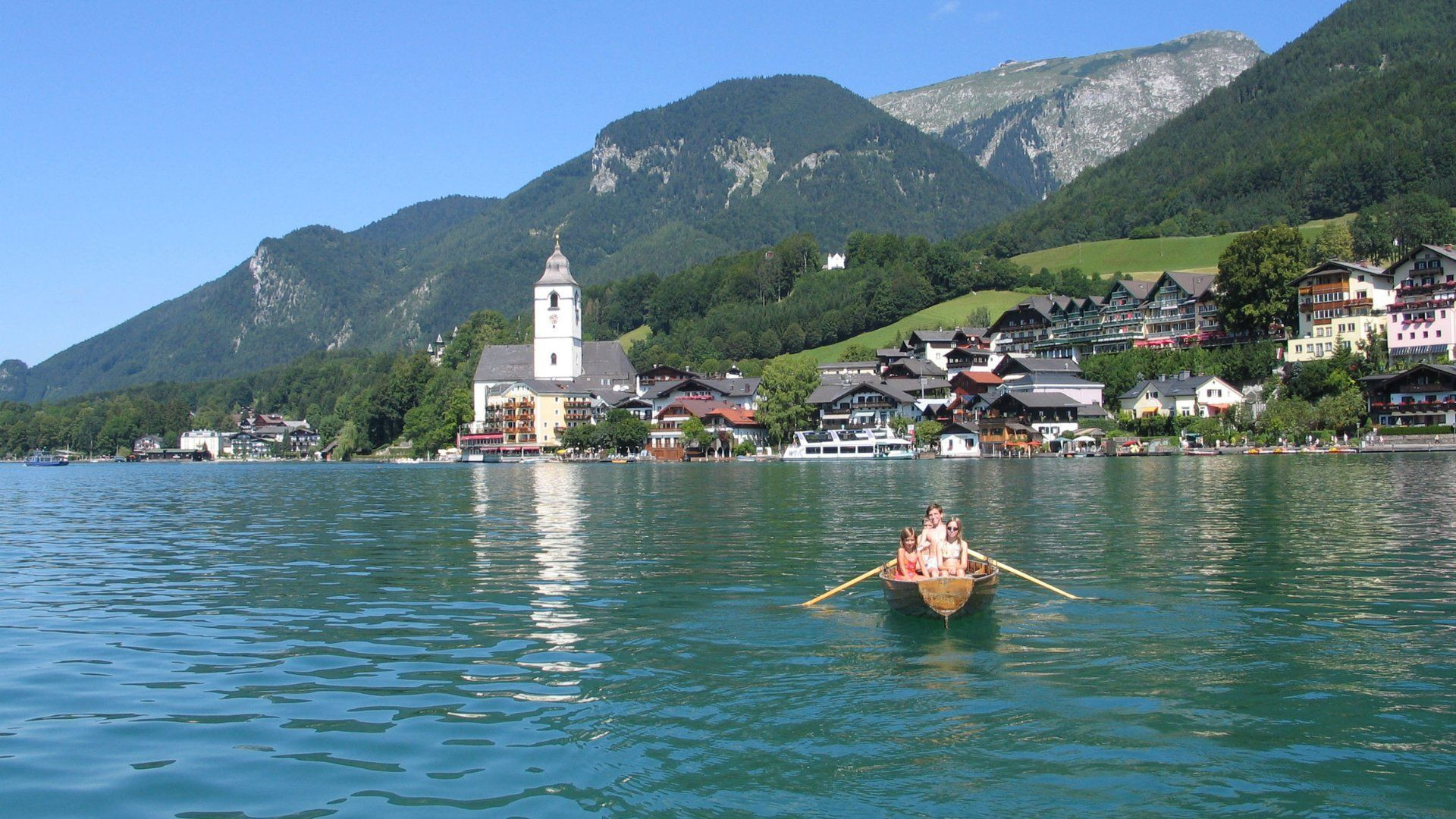 Rowing boat on the Wolfgangsee at St. Wolfgang - Salzkammergut - Austria