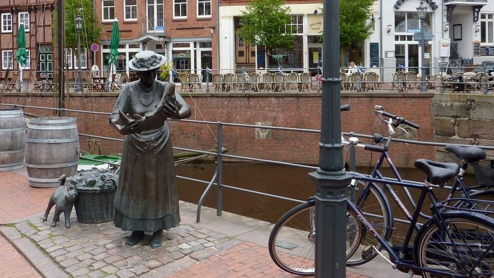 Fisherwoman statue at the Hanseatic harbour - Stade - Lower Saxony - Germany